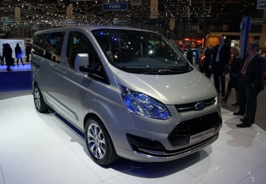 Ford Transit monospaceTourneo présenté au salon de Genève