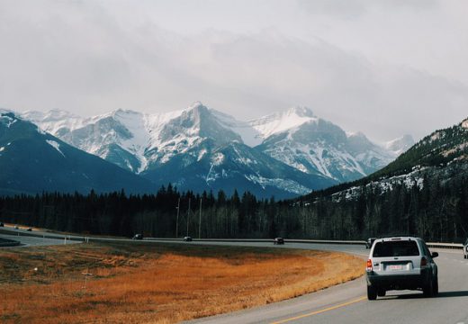 Partir au ski en voiture : les précautions à prendre avant le grand départ